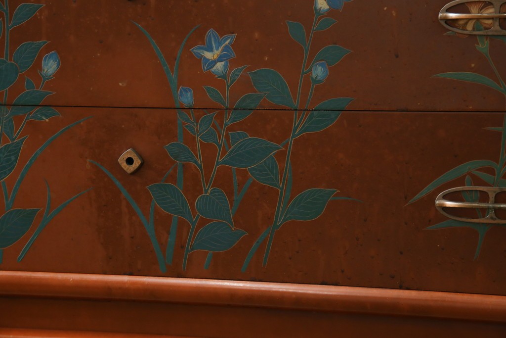 ※塗装にダメージあり※　和製ヴィンテージ　最高級品　総漆塗り　漆絵入り　内部桐材　品のある雰囲気を醸し出すワードローブ　(R-059709)