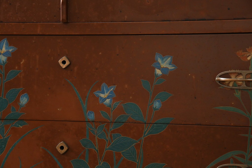 ※塗装にダメージあり※　和製ヴィンテージ　最高級品　総漆塗り　漆絵入り　内部桐材　品のある雰囲気を醸し出すワードローブ　(R-059709)