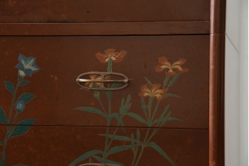 ※塗装にダメージあり※　和製ヴィンテージ　最高級品　総漆塗り　漆絵入り　内部桐材　品のある雰囲気を醸し出すワードローブ　(R-059709)