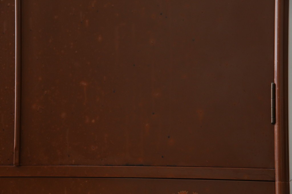 ※塗装にダメージあり※　和製ヴィンテージ　最高級品　総漆塗り　漆絵入り　内部桐材　品のある雰囲気を醸し出すワードローブ　(R-059709)