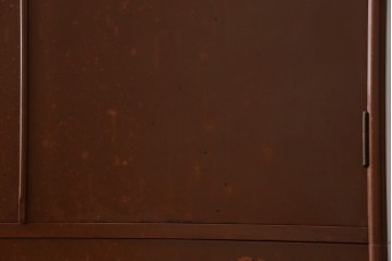 ※塗装にダメージあり※　和製ヴィンテージ　最高級品　総漆塗り　漆絵入り　内部桐材　品のある雰囲気を醸し出すワードローブ　(R-059709)