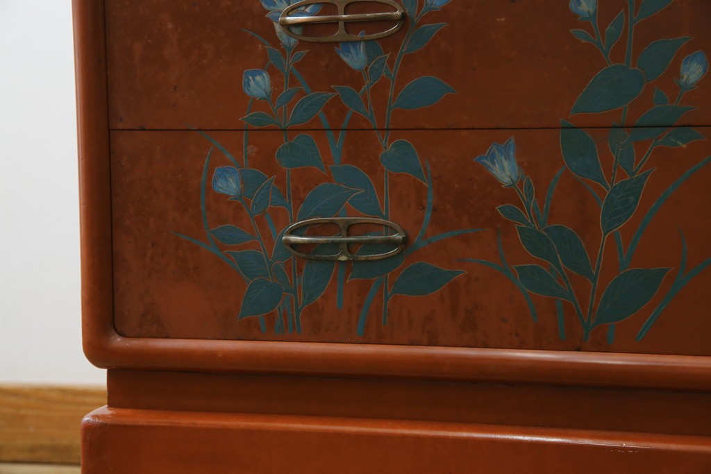 ※塗装にダメージあり※　和製ヴィンテージ　最高級品　総漆塗り　漆絵入り　内部桐材　品のある雰囲気を醸し出すワードローブ　(R-059709)