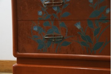 ※塗装にダメージあり※　和製ヴィンテージ　最高級品　総漆塗り　漆絵入り　内部桐材　品のある雰囲気を醸し出すワードローブ　(R-059709)