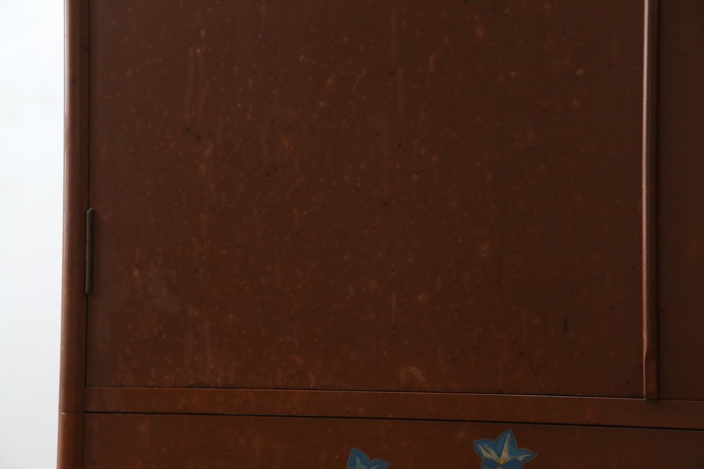 ※塗装にダメージあり※　和製ヴィンテージ　最高級品　総漆塗り　漆絵入り　内部桐材　品のある雰囲気を醸し出すワードローブ　(R-059709)