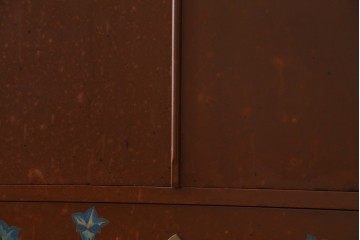 ※塗装にダメージあり※　和製ヴィンテージ　最高級品　総漆塗り　漆絵入り　内部桐材　品のある雰囲気を醸し出すワードローブ　(R-059709)