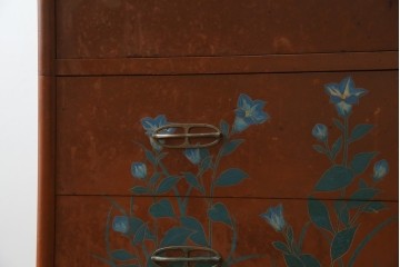 ※塗装にダメージあり※　和製ヴィンテージ　最高級品　総漆塗り　漆絵入り　内部桐材　品のある雰囲気を醸し出すワードローブ　(R-059709)