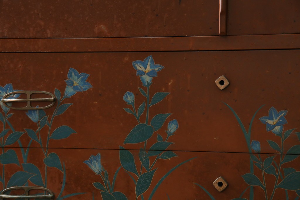 ※塗装にダメージあり※　和製ヴィンテージ　最高級品　総漆塗り　漆絵入り　内部桐材　品のある雰囲気を醸し出すワードローブ　(R-059709)