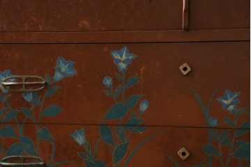 ※塗装にダメージあり※　和製ヴィンテージ　最高級品　総漆塗り　漆絵入り　内部桐材　品のある雰囲気を醸し出すワードローブ　(R-059709)