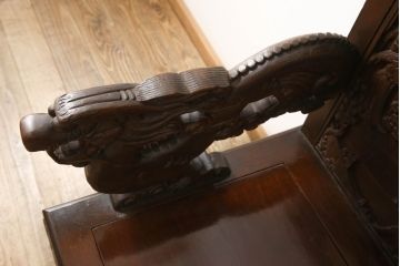 ビンテージ家具　中国　珍品　希少!　花梨(カリン)材　龍の彫刻が目を引くアームチェア(板座チェア、ダイニングチェア、椅子、ヴィンテージ)(R-059715)
