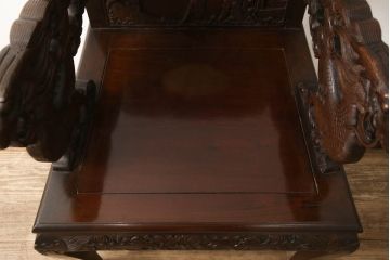 ビンテージ家具　中国　珍品　希少!　花梨(カリン)材　龍の彫刻が目を引くアームチェア(板座チェア、ダイニングチェア、椅子、ヴィンテージ)(R-059715)