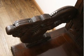 ビンテージ家具　中国　珍品　希少!　花梨(カリン)材　龍の彫刻が目を引くアームチェア(板座チェア、ダイニングチェア、椅子、ヴィンテージ)(R-059717)