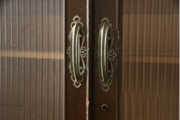 和製アンティーク　ペイント仕上げ限定　モールガラスがレトロな雰囲気を高めるブックケース(本箱、収納棚、戸棚、キャビネット)(R-059727)
