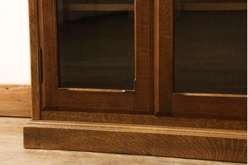 中古　三越　Brugge(ブルージュ)　扉にあしらわれたバラのレリーフが上品なサイドボード(キャビネット、飾り棚、収納棚、戸棚)(R-059728)