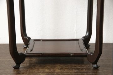 中古　大阪唐木指物　紫檀(シタン)材　漆塗り　和モダンな雰囲気を醸し出す花台(ぐれつ足入側、飾り台)(R-059729)