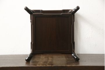 中古　大阪唐木指物　紫檀(シタン)材　漆塗り　和モダンな雰囲気を醸し出す花台(ぐれつ足入側、飾り台)(R-059729)