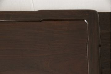 中古　美品　伝統工芸品　吉勝作　紫檀(シタン)　ぐれつ足入側　漆塗り　大振り　滑らかな木肌が上品な雰囲気を醸し出す花台(飾り台、盆栽卓)(R-059730)