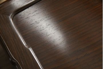 中古　美品　伝統工芸品　吉勝作　紫檀(シタン)　ぐれつ足入側　漆塗り　大振り　滑らかな木肌が上品な雰囲気を醸し出す花台(飾り台、盆栽卓)(R-059730)