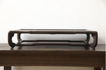 中古　美品　伝統工芸品　吉勝作　紫檀(シタン)　ぐれつ足入側　漆塗り　大振り　滑らかな木肌が上品な雰囲気を醸し出す花台(飾り台、盆栽卓)(R-059730)