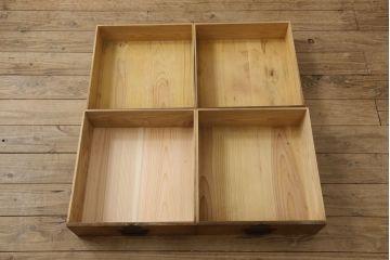 和製アンティーク　前面ナラ(楢)材　あたたかみのある木の風合いと渋みを増した金具が趣溢れる帳場箪笥(和たんす、時代箪笥、収納箪笥、整理タンス)(R-059733)