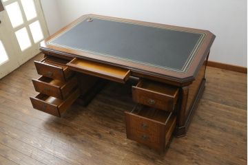 中古　超美品　スペイン　ウルタド(HURTADO)　クラシカルな雰囲気と重厚感のある佇まいが魅力の組み立て式プレジデントデスク(両袖机、ワークデスク、在宅ワーク、在宅用)(定価約115万円)(R-059735)
