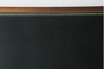 中古　超美品　スペイン　ウルタド(HURTADO)　クラシカルな雰囲気と重厚感のある佇まいが魅力の組み立て式プレジデントデスク(両袖机、ワークデスク、在宅ワーク、在宅用)(定価約115万円)(R-059735)
