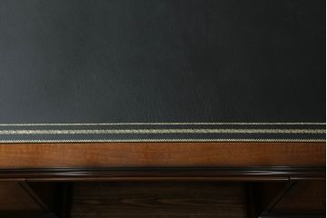 中古　超美品　スペイン　ウルタド(HURTADO)　クラシカルな雰囲気と重厚感のある佇まいが魅力の組み立て式プレジデントデスク(両袖机、ワークデスク、在宅ワーク、在宅用)(定価約115万円)(R-059735)