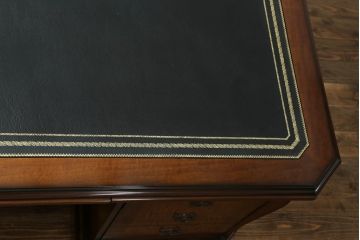 中古　超美品　スペイン　ウルタド(HURTADO)　クラシカルな雰囲気と重厚感のある佇まいが魅力の組み立て式プレジデントデスク(両袖机、ワークデスク、在宅ワーク、在宅用)(定価約115万円)(R-059735)