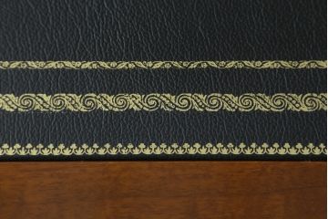 中古　超美品　スペイン　ウルタド(HURTADO)　クラシカルな雰囲気と重厚感のある佇まいが魅力の組み立て式プレジデントデスク(両袖机、ワークデスク、在宅ワーク、在宅用)(定価約115万円)(R-059735)