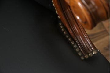 中古　超美品　スペイン　ウルタド(HURTADO)　クラシカルな雰囲気と重厚感のある佇まいが魅力の本革アームチェア(椅子、イス、レザー)(定価約60万円)(R-059736)