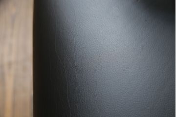 中古　超美品　スペイン　ウルタド(HURTADO)　クラシカルな雰囲気と重厚感のある佇まいが魅力の本革アームチェア(椅子、イス、レザー)(定価約60万円)(R-059736)