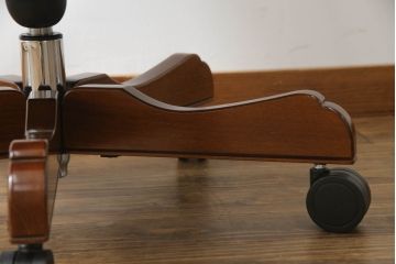 中古　超美品　スペイン　ウルタド(HURTADO)　クラシカルな雰囲気と重厚感のある佇まいが魅力の本革アームチェア(椅子、イス、レザー)(定価約60万円)(R-059736)