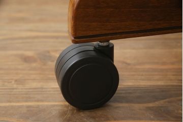 中古　超美品　スペイン　ウルタド(HURTADO)　クラシカルな雰囲気と重厚感のある佇まいが魅力の本革アームチェア(椅子、イス、レザー)(定価約60万円)(R-059736)