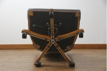 中古　超美品　スペイン　ウルタド(HURTADO)　クラシカルな雰囲気と重厚感のある佇まいが魅力の本革アームチェア(椅子、イス、レザー)(定価約60万円)(R-059736)