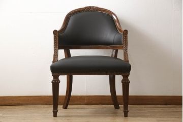 中古　美品　スペイン　ウルタド(HURTADO)　ワンランク上の空間づくりにおすすめの本革アームチェア(椅子、イス、レザー)(定価約30万円)(R-059737)