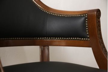 中古　美品　スペイン　ウルタド(HURTADO)　ワンランク上の空間づくりにおすすめの本革アームチェア(椅子、イス、レザー)(定価約30万円)(R-059737)