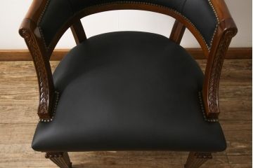 中古　美品　スペイン　ウルタド(HURTADO)　ワンランク上の空間づくりにおすすめの本革アームチェア(椅子、イス、レザー)(定価約30万円)(R-059737)