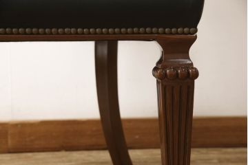中古　美品　スペイン　ウルタド(HURTADO)　ワンランク上の空間づくりにおすすめの本革アームチェア(椅子、イス、レザー)(定価約30万円)(R-059737)