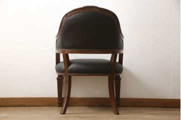中古　美品　スペイン　ウルタド(HURTADO)　ワンランク上の空間づくりにおすすめの本革アームチェア(椅子、イス、レザー)(定価約30万円)(R-059737)