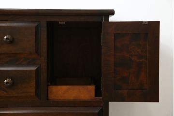 中古　北海道民芸家具　リメイク家具　上質な作りが魅力のサイドキャビネット(サイドチェスト、リビングボード、引き出し)(R-059739)