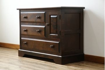 中古　北海道民芸家具　リメイク家具　上質な作りが魅力のサイドキャビネット(サイドチェスト、リビングボード、引き出し)(R-059739)