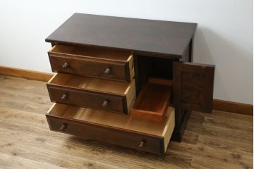 中古　北海道民芸家具　リメイク家具　上質な作りが魅力のサイドキャビネット(サイドチェスト、リビングボード、引き出し)(R-059739)