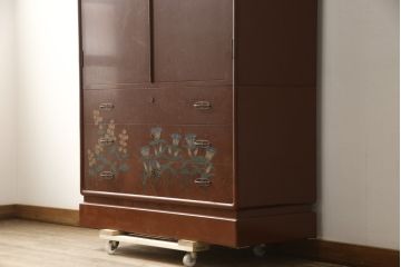 中古　衣装盆付き　前面に描かれた花々が上品な雰囲気を醸し出す和たんす(和箪笥、着物箪笥、洋服たんす、引き出し、チェスト、衣装箪笥)(R-059741)