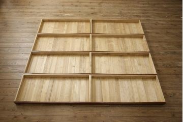 中古　衣装盆付き　前面に描かれた花々が上品な雰囲気を醸し出す和たんす(和箪笥、着物箪笥、洋服たんす、引き出し、チェスト、衣装箪笥)(R-059741)