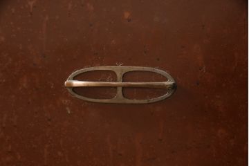 中古　衣装盆付き　前面に描かれた花々が上品な雰囲気を醸し出す和たんす(和箪笥、着物箪笥、洋服たんす、引き出し、チェスト、衣装箪笥)(R-059741)