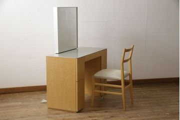 中古　美品　Cassinaixc.(カッシーナイクスシー)　オーク材　スタイリッシュなデザインが魅力的なメイクアップドレッサー+チェアセット(鏡台、ミラー、チェア、椅子)(定価約55万円)(R-059742)
