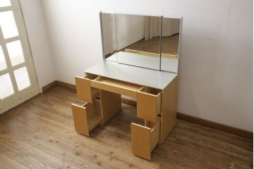 中古　美品　Cassinaixc.(カッシーナイクスシー)　オーク材　スタイリッシュなデザインが魅力的なメイクアップドレッサー+チェアセット(鏡台、ミラー、チェア、椅子)(定価約55万円)(R-059742)
