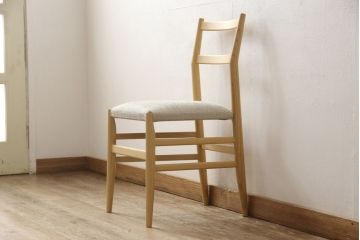 中古　美品　Cassinaixc.(カッシーナイクスシー)　オーク材　スタイリッシュなデザインが魅力的なメイクアップドレッサー+チェアセット(鏡台、ミラー、チェア、椅子)(定価約55万円)(R-059742)