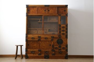 中古　美品　力強い木目が印象的な岩谷堂茶箪笥(和タンス、収納箪笥、キャビネット、飾り棚)(R-059744)
