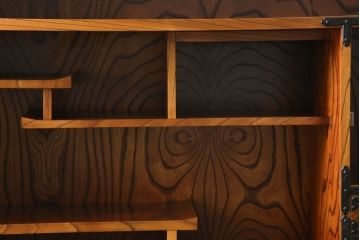 中古　美品　力強い木目が印象的な岩谷堂茶箪笥(和タンス、収納箪笥、キャビネット、飾り棚)(R-059744)