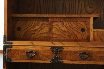 中古　美品　力強い木目が印象的な岩谷堂茶箪笥(和タンス、収納箪笥、キャビネット、飾り棚)(R-059744)